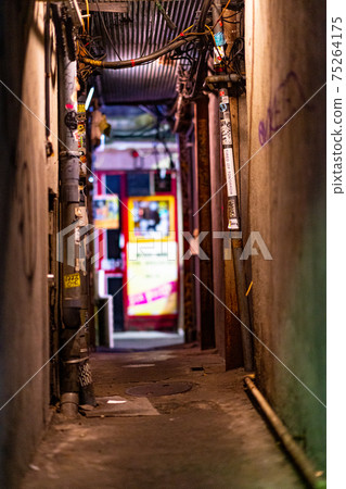 Shinjuku Golden Gai Kabukicho Afternoon Entertainment District Midnight City Center Night View Tokyo Bar Salaryman Tourists 75264175