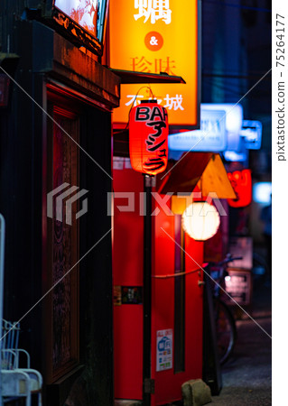 Shinjuku Golden Gai Kabukicho Afternoon Entertainment District Midnight City Center Night View Tokyo Bar Salaryman Tourists 75264177