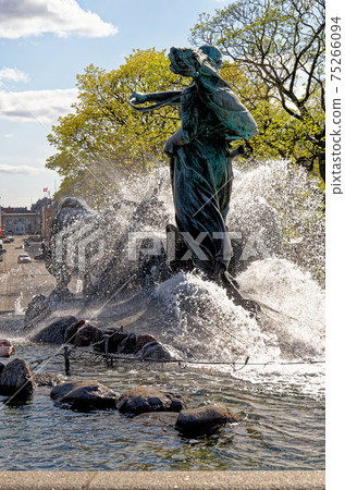 The famous Gefion Fountain in Copenhagen The famous Gefion Fountain in Copenhagen 75266094