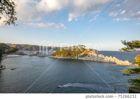 Precious scenery before the pine trees of Jodogahama that withstood the tsunami broke, taken on November 23, 2014, a symbol of Miyako Precious scenery before the pine trees of Jodogahama that withstood the tsunami broke, taken on November 23, 2014, a symbol of Miyako 75266231
