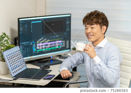 Video / Video Creator Male Laptop Video Production Video / Video Creator Male Laptop Video Production 75266563