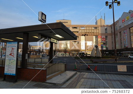 Osaka Metro禦堂筋線新金岡站(堺市)2號出口、站前巴士站、大型商業設施 Osaka Metro禦堂筋線新金岡站(堺市)2號出口、站前巴士站、大型商業設施 75268372