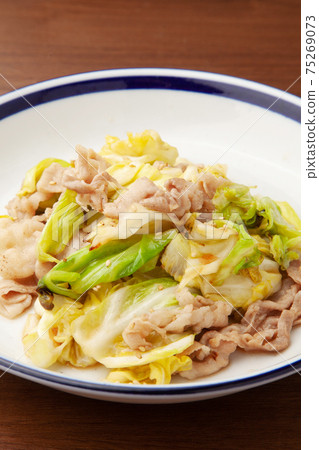 炒豬肉玫瑰和白菜加鹽 炒豬肉玫瑰和白菜加鹽 75269073