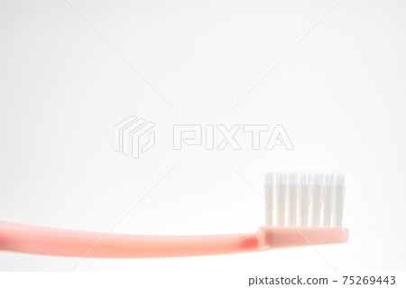 Image of orange toothbrush (white background) 75269443