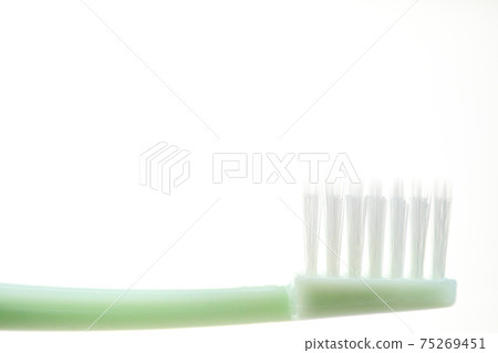 Image of pink toothbrush (white background) 75269451