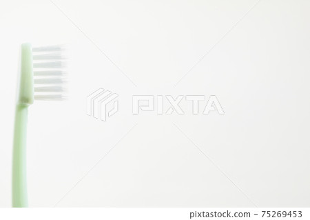 Image of pink toothbrush (white background) 75269453