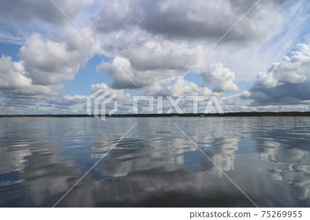 cloudy landscape cumulus clouds are reflected in the water surface cloudy landscape cumulus clouds are reflected in the water surface 75269955