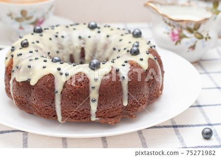 Easter cake with cream topping Easter cake with cream topping 75271982