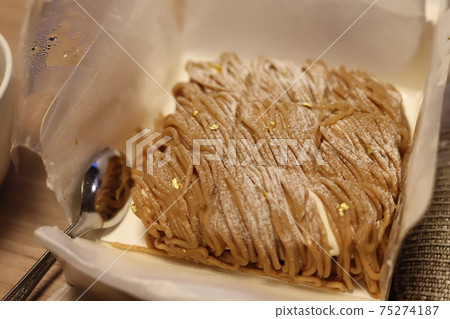 Mont Blanc, the dessert I got for Valentine's Day Mont Blanc, the dessert I got for Valentine's Day 75274187