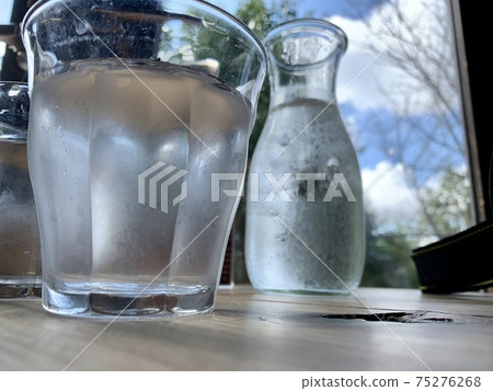 Cold water you want to drink to wake up on a sunny morning 75276268