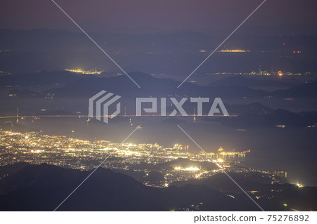 從石zu山看今治市和島浪海道以及廣島縣（愛媛縣）的夜景 75276892