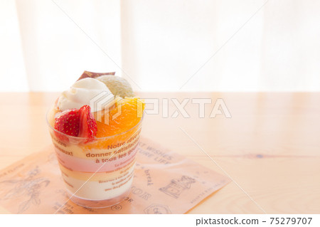 Pudding a la mode sweets 75279707