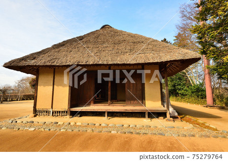 Old folk house thatched roof Old folk house thatched roof 75279764