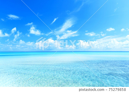 沖繩宮古島的美麗大海 75279858