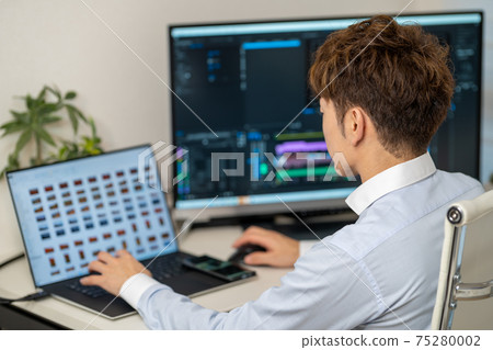 Video / Video Creator Male Laptop Video Production Video / Video Creator Male Laptop Video Production 75280002