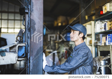 汽車修理工 75280071