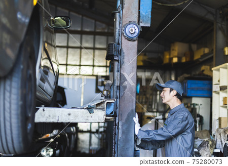 Auto mechanic Auto mechanic 75280073