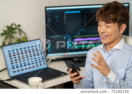 Video / Video Creator Male Laptop Smartphone Video / Video Creator Male Laptop Smartphone 75280256