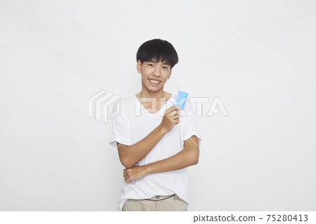 Asian man showing credit card Asian man showing credit card 75280413