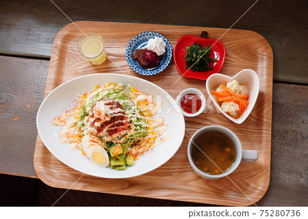 塔可米飯沖繩料理墨西哥風味的美式料理 塔可米飯沖繩料理墨西哥風味的美式料理 75280736
