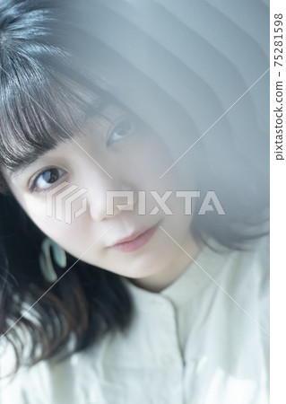 透明的女性肖像 75281598