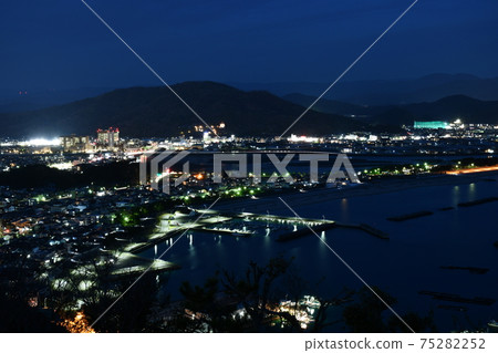 從和歌山市高atsu山（T牛山）天文台眺望和歌山市的夜景，朝和歌浦漁港和片溫泉 75282252