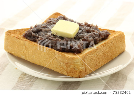 Ogura toast thick sliced toast and red bean paste 75282401
