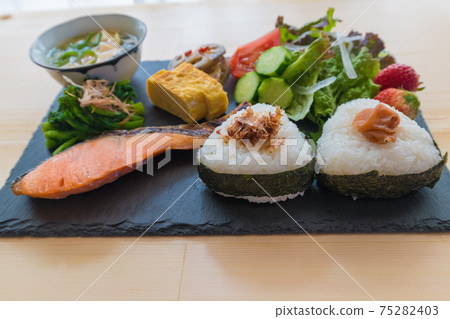 Rice ball breakfast plate 75282403