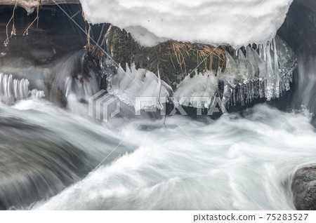 Oirase winter scene 75283527