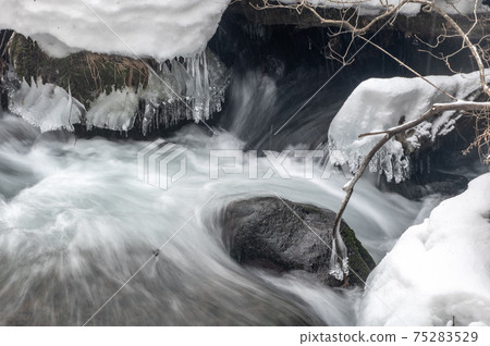 Oirase winter scene 75283529