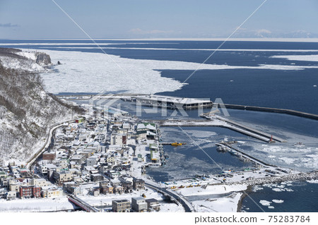 勞蘇港口鎮和根室海峽連流冰（北海道） 75283784