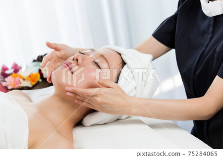 Facial massage Facial massage 75284065