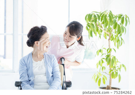 Nursing image Portrait of senior woman and caregiver Nursing image Portrait of senior woman and caregiver 75284262