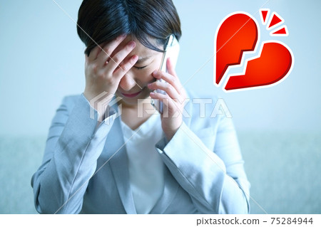 Image of a young female office worker who had a broken heart 75284944