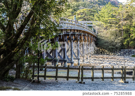 Uji Bridge pier Uji Bridge pier 75285988