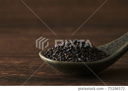 黑芝麻撈出的蓮花 75286572