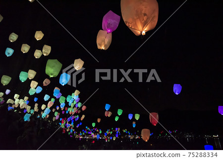 富士河口湖天燈節 75288334