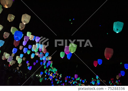 富士河口湖天燈節 75288336