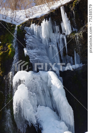 Humbe waterfall in winter Humbe waterfall in winter 75288579