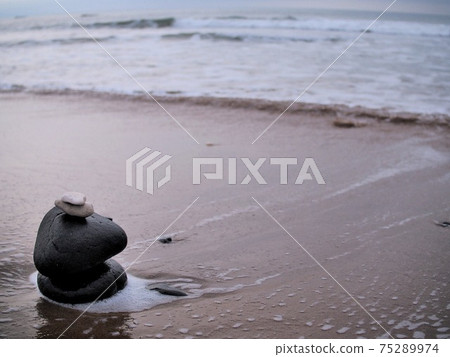 海灘和石頭 75289974