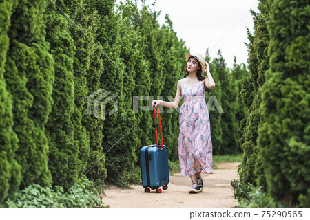 Women's Journey Resort 75290565