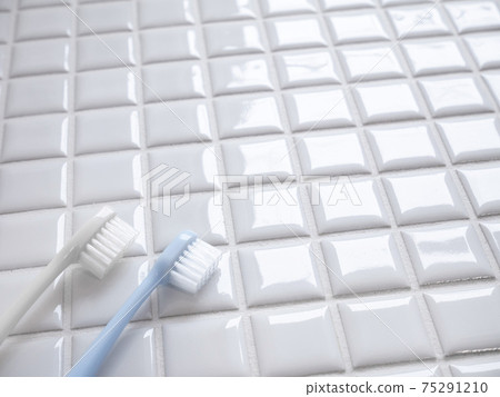 Brush your teeth with a toothbrush. Tooth care, oral care, toothbrush. 75291210