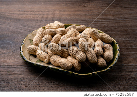 peanuts peanuts 75292597