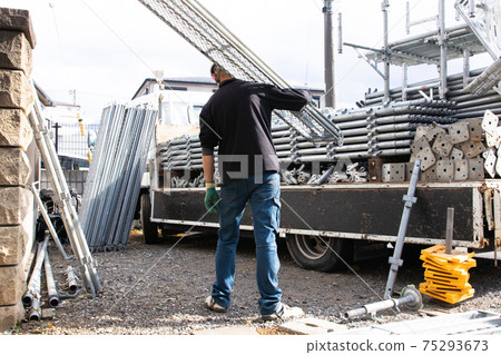 Craftsman dismantling the scaffolding Craftsman dismantling the scaffolding 75293673