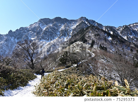 日本西部四國最高的山石zu山的冬季風景 日本西部四國最高的山石zu山的冬季風景 75295373