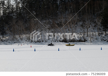 Lake Shikaribetsu Kotan 75296009