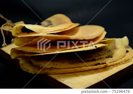 Indonesian Snacks, Leker cake. Its is thin, sweet, semicircular and delicious Indonesian Snacks, Leker cake. Its is thin, sweet, semicircular and delicious 75296478