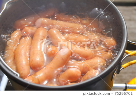 Vienna sausage to boil outdoors Vienna sausage to boil outdoors 75296701