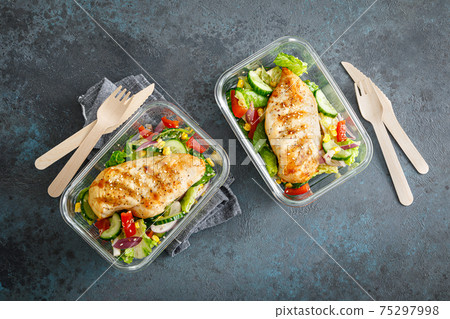 Lunch box containers with grilled chicken breast and fresh vegetable salad 75297998