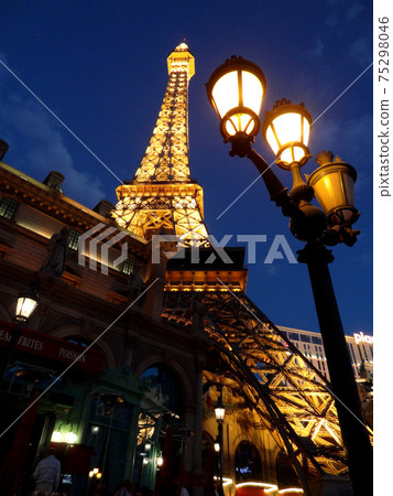 Eiffel Tower night view like Las Vegas Paris 75298046